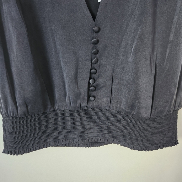 NWT Alice + Olivia | Silk Blend V-Neck Button Front Sleeveless Blouse - Size M - Picture 3 of 10